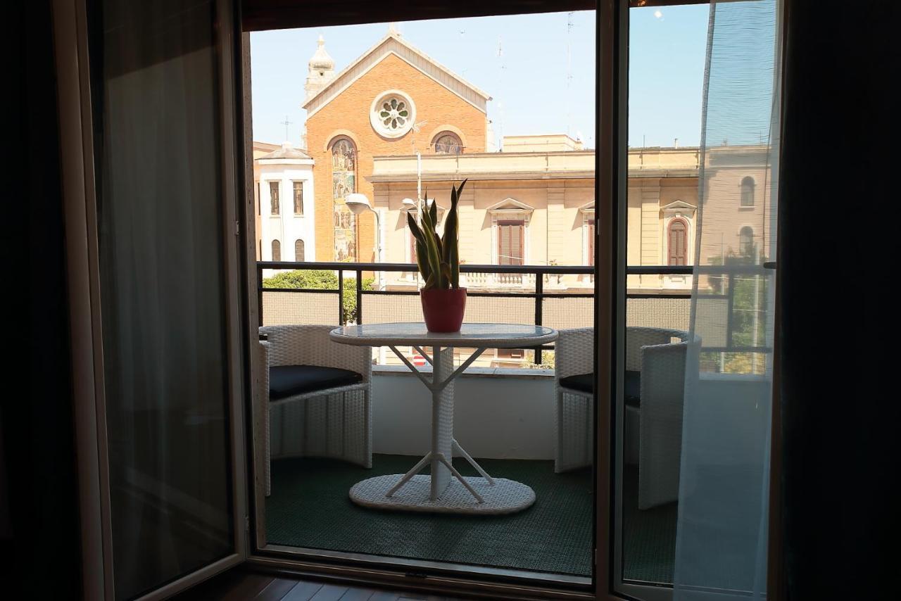 Hotel L.T. Savoia Palace & Cavour C.L. à Bari Extérieur photo
