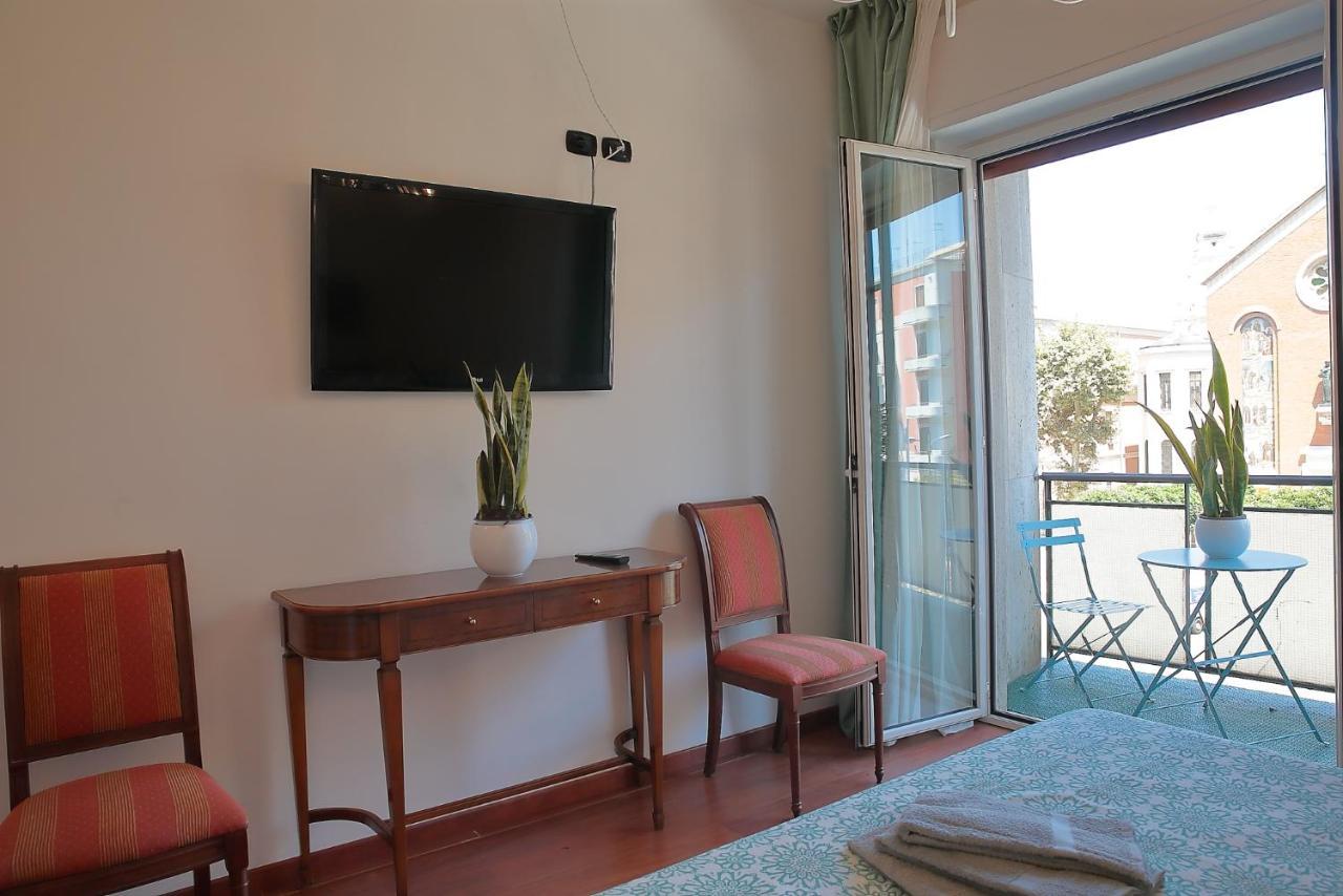 Hotel L.T. Savoia Palace & Cavour C.L. à Bari Extérieur photo