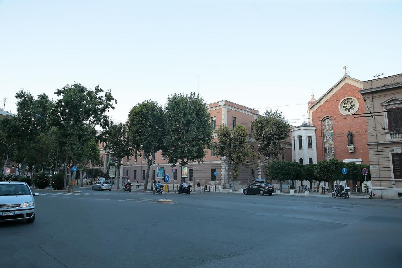 Hotel L.T. Savoia Palace & Cavour C.L. à Bari Extérieur photo
